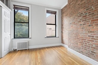 246 Mott St, Unit 13 in New York, NY - Building Photo - Building Photo