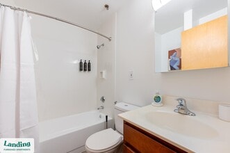 45 Willow St, Unit 45-209 in Springfield, MA - Building Photo - Building Photo