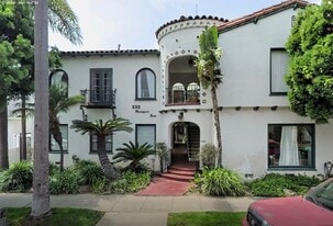 233 Newport Ave in Long Beach, CA - Building Photo