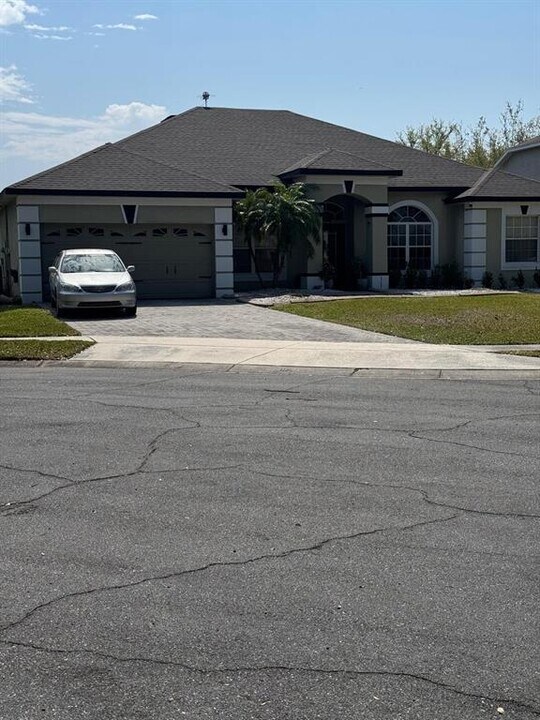 5057 Coveview Dr in St. Cloud, FL - Building Photo