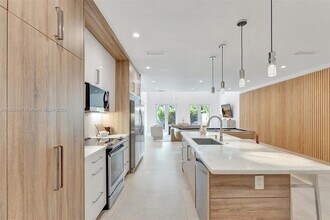 617 NE 14th Ave in Fort Lauderdale, FL - Building Photo - Building Photo