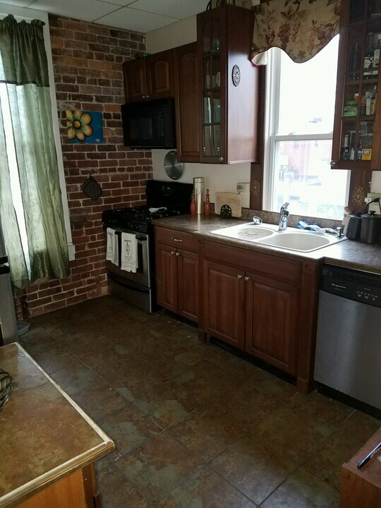 222 Pleasant St, Unit 3 Photo