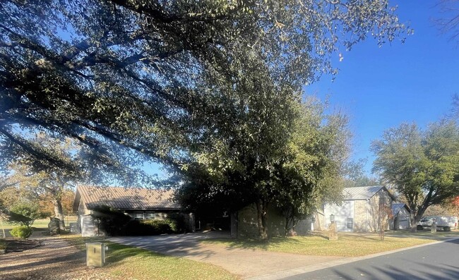 505 Silver Spur in Horseshoe Bay, TX - Building Photo - Building Photo