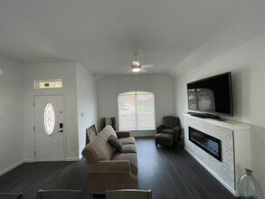 1443 Vine St in Weatherford, TX - Building Photo - Building Photo