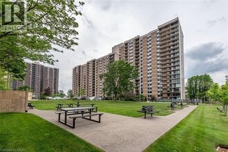 500 Green Rd in Hamilton, ON - Building Photo - Building Photo
