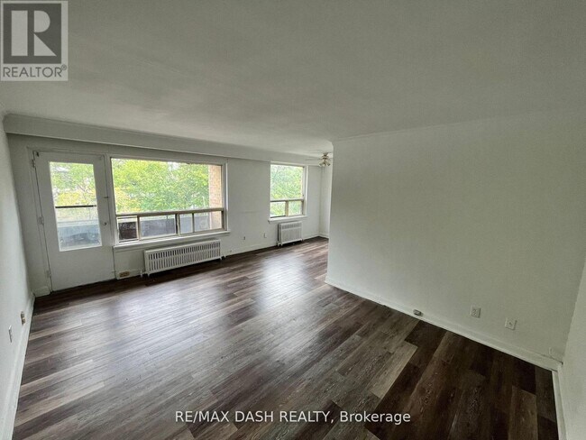 52 Neptune Dr in Toronto, ON - Building Photo - Building Photo