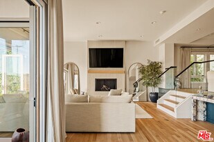 3807 Vía Dolce in Marina Del Rey, CA - Building Photo