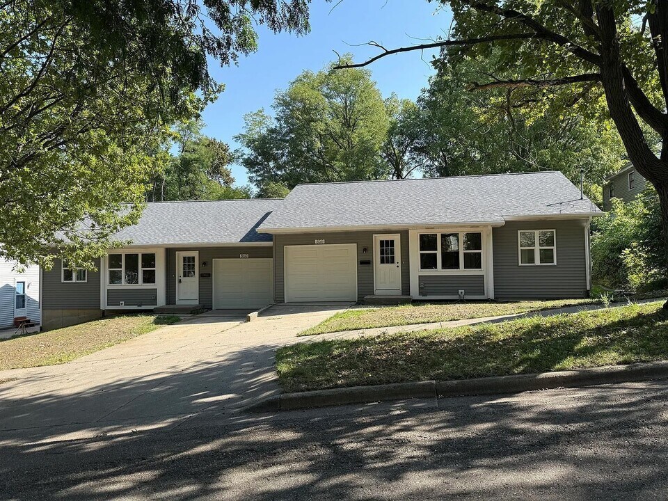 858 Houseman Ave NE in Grand Rapids, MI - Building Photo