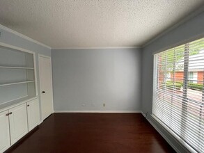 1285 Roaring Springs Rd in Fort Worth, TX - Building Photo - Building Photo