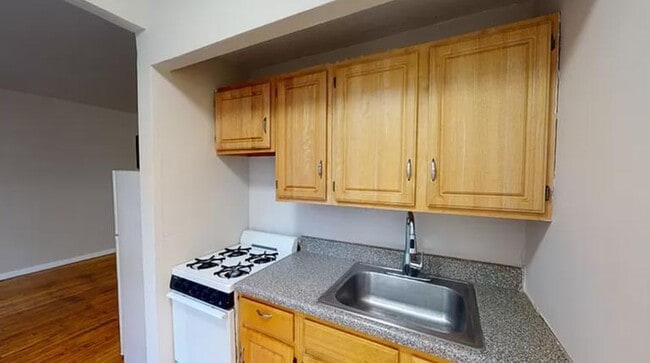 383 Grand St in New York, NY - Building Photo - Building Photo