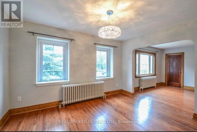 6 Oriole Crescent in Toronto, ON - Building Photo - Building Photo