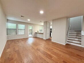 22 Sawmill Grove Ln in The Woodlands, TX - Foto de edificio - Building Photo