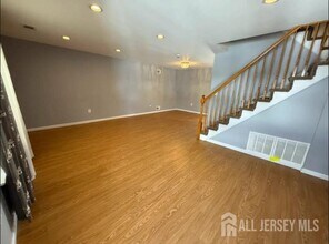 942 Thomas Ave in North Brunswick, NJ - Building Photo - Building Photo