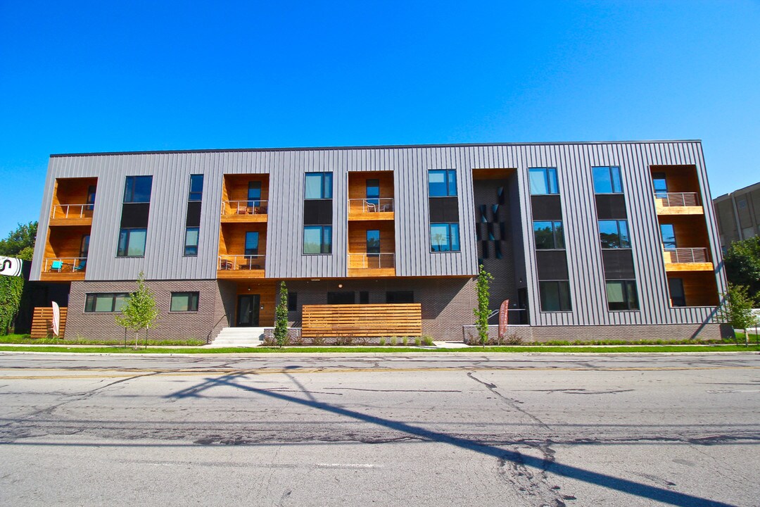 662 E 63rd St-Unit -1B in Kansas City, MO - Building Photo