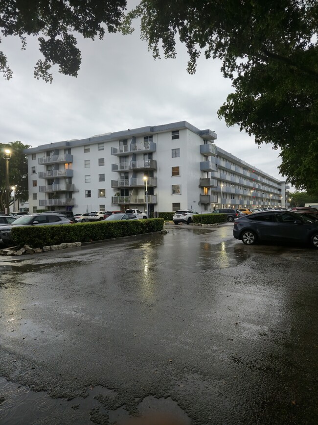 1801 S Treasure Dr, Unit 1801 S Treasure Dr in North Bay Village, FL - Building Photo - Building Photo