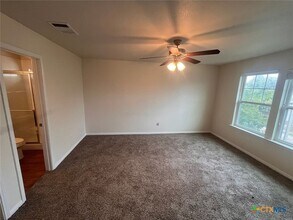 138 Preston Trail in San Marcos, TX - Foto de edificio - Building Photo