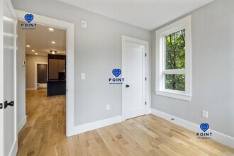 66 Lubec St, Unit 4 in Boston, MA - Foto de edificio - Building Photo