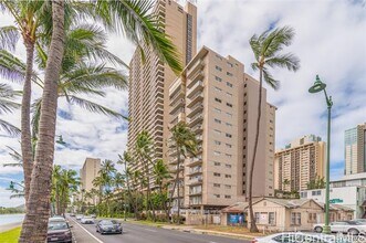 2115 Ala Wai Blvd in Honolulu, HI - Building Photo - Building Photo