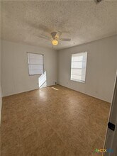 924 Pecan St in Seguin, TX - Building Photo - Building Photo