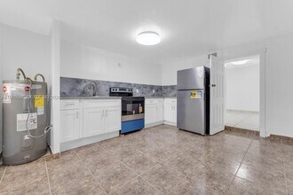 5831 Taylor St in Hollywood, FL - Building Photo - Building Photo