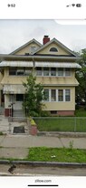 572 Dickinson St in Springfield, MA - Building Photo