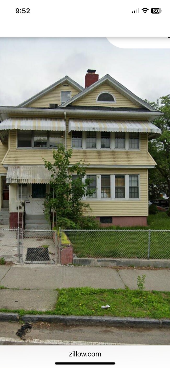 572 Dickinson St