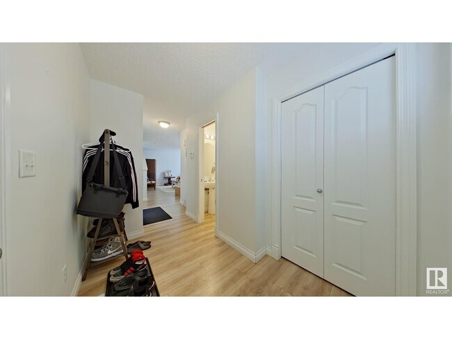 12050 17 Ave SW in Edmonton, AB - Building Photo - Building Photo