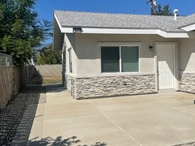 25574 E Amanda St in San Bernardino, CA - Building Photo