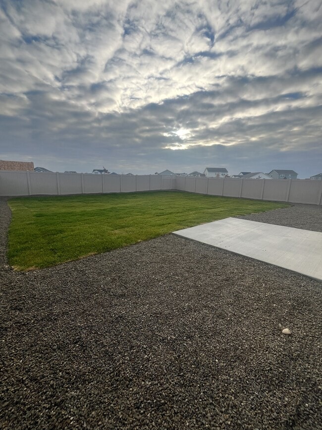 8577 Wishmore St in Nampa, ID - Building Photo - Building Photo