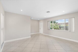 541 NE 44th St in Boca Raton, FL - Building Photo