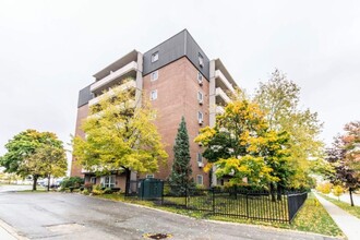 1106 Jalna Blvd in London, ON - Building Photo - Building Photo