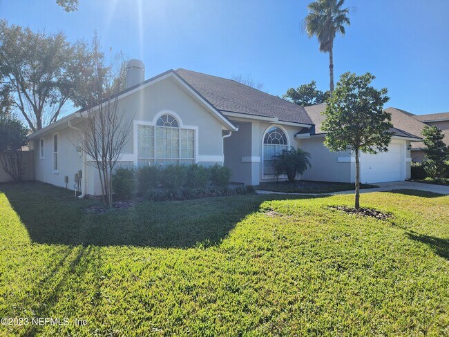 2071 Thornhill Drive in Orange Park, FL - Building Photo - Building Photo