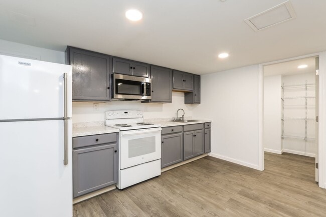 400 W Bridge St in Morrisville, PA - Building Photo - Building Photo