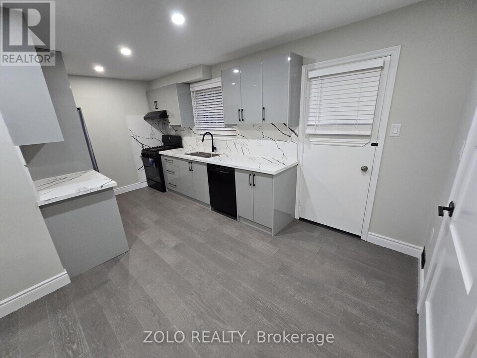 157 Glen Springs Dr in Toronto, ON - Building Photo