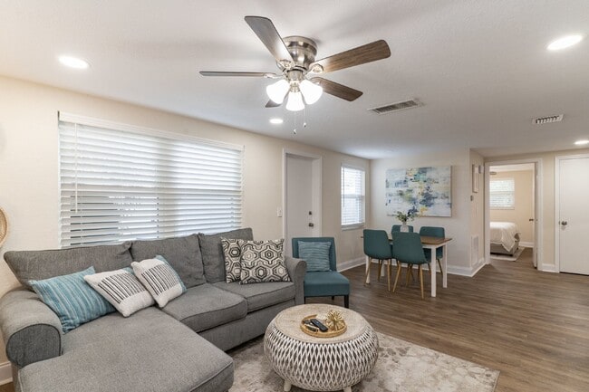 625 Lyndhurst St in Dunedin, FL - Building Photo - Building Photo