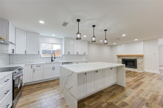 property at 14142 Rosetta Dr