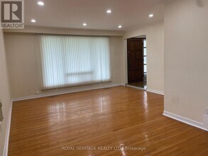 281 Driftwood Ave in Toronto, ON - Building Photo - Building Photo
