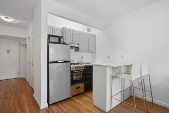 186 W 80th St in New York, NY - Building Photo - Building Photo