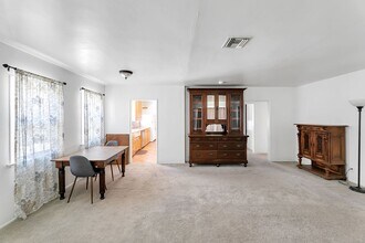 22506 Arriba Dr in Santa Clarita, CA - Building Photo - Building Photo