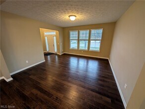 32815 Rebecca Ln in Avon Lake, OH - Building Photo - Building Photo