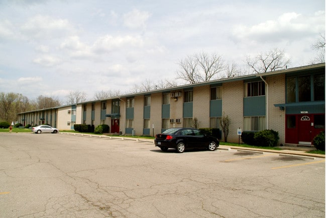 Woodcreek Apartments in Ypsilanti, MI - Building Photo - Building Photo