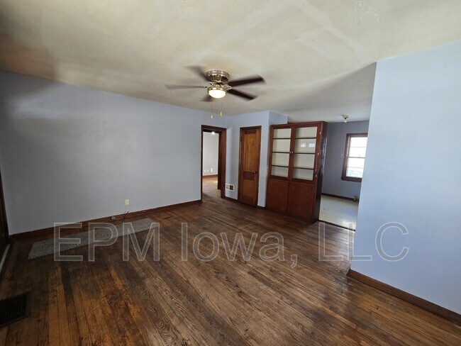 407 Linden Ave in Waterloo, IA - Foto de edificio - Building Photo
