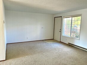 6654 SW Capitol Hwy in Portland, OR - Building Photo - Building Photo