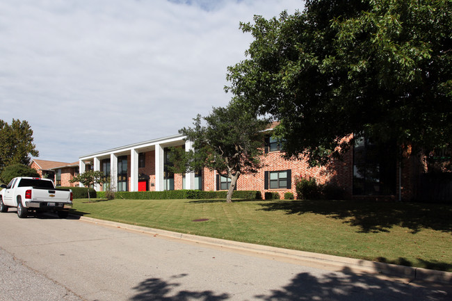 Imperial Terrace Condominiums in Oklahoma City, OK - Building Photo - Building Photo