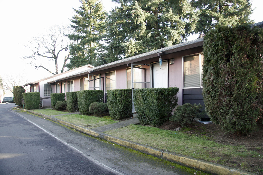 Bendemeer Court in Hillsboro, OR - Building Photo