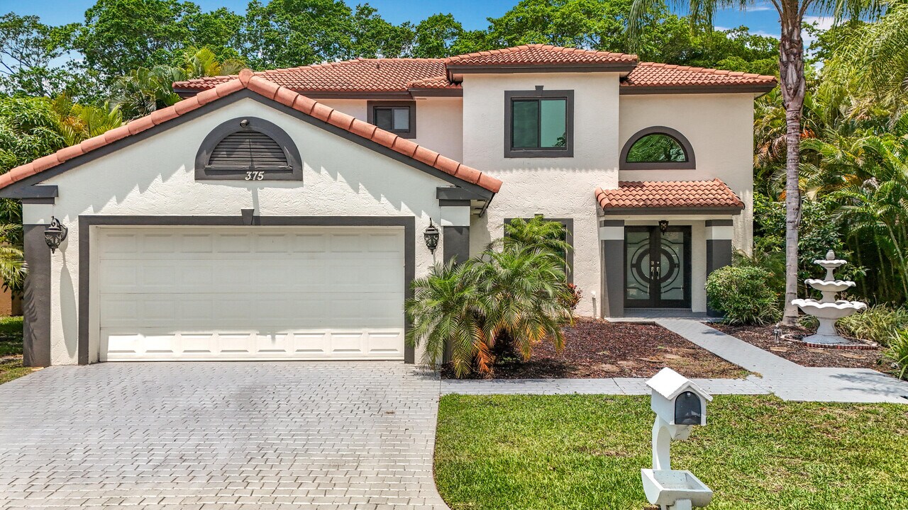 375 NW 48th Ave in Deerfield Beach, FL - Foto de edificio