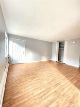81 Angel Dr in Waterbury, CT - Building Photo - Building Photo