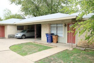 2713 St Edwards Cir in Austin, TX - Building Photo