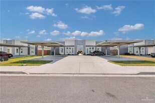 15 S Dahlia St in Pharr, TX - Building Photo
