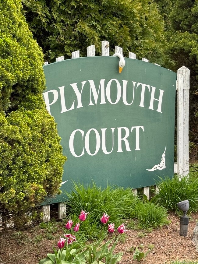 14 Plymouth Ct in Clinton, CT - Building Photo - Building Photo